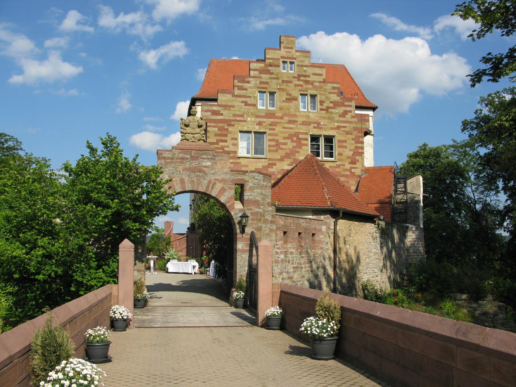 Eventlocation & Hotel Schloss Neuburg Obrigheim Exteriör bild